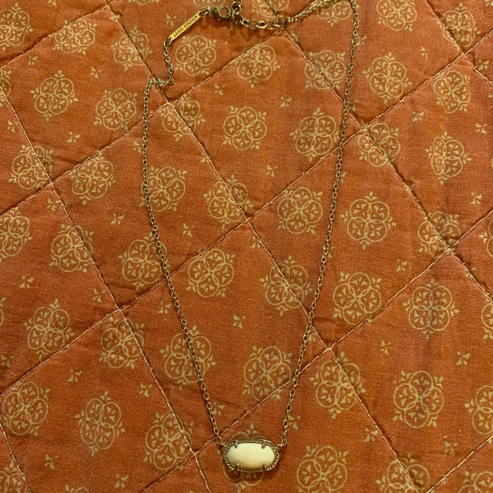 Kendra Scott necklace